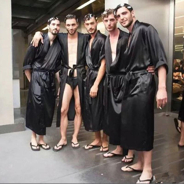 Solid Black Groomsman Robe Men Silk Satin Robe Summer Casual Sleepwear V-Neck Kimono Yukata Bathrobe Gown Size S M L XL XXL