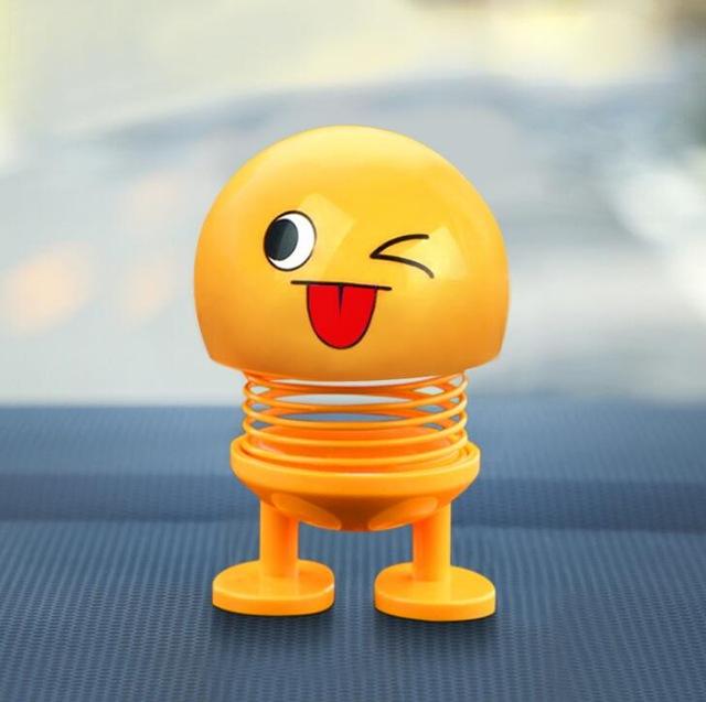 New Car Ornaments Smiley Shaking Head Dolls Cute Cartoon Funny Emoji Wobble Head Robot Lovely Car Dashboard Decor Auto